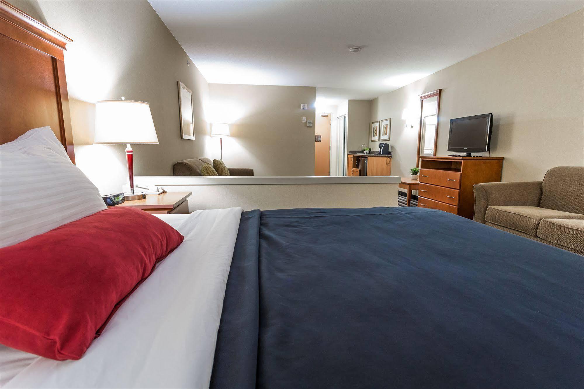 Days Inn & Suites By Wyndham Edmonton Airport Leduc Extérieur photo