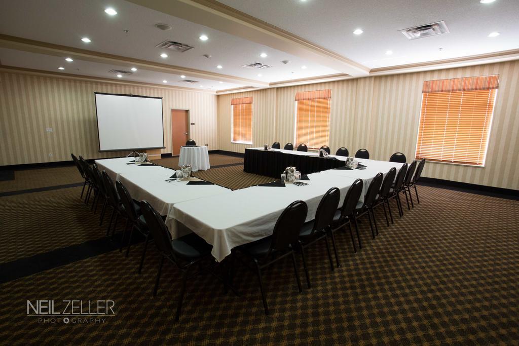Days Inn & Suites By Wyndham Edmonton Airport Leduc Extérieur photo