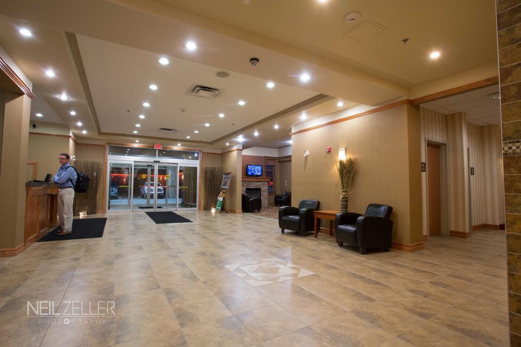 Days Inn & Suites By Wyndham Edmonton Airport Leduc Extérieur photo