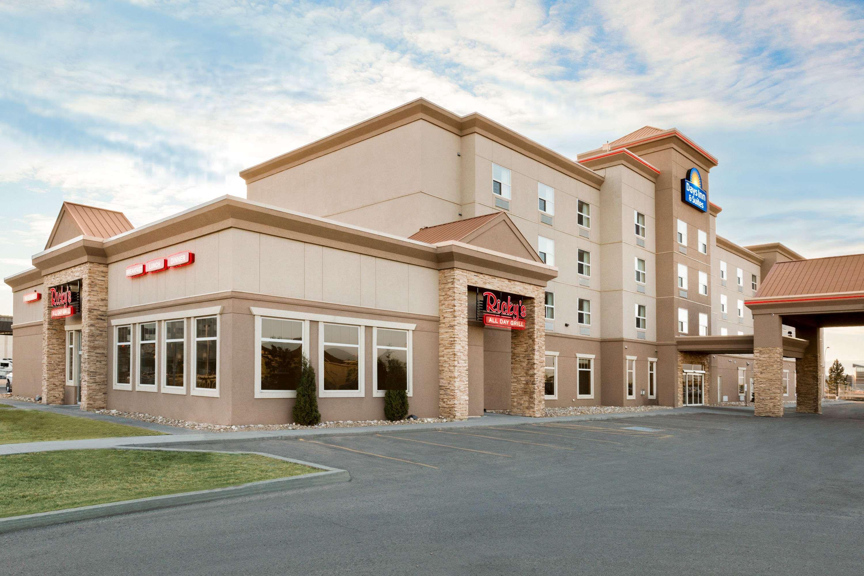 Days Inn & Suites By Wyndham Edmonton Airport Leduc Extérieur photo