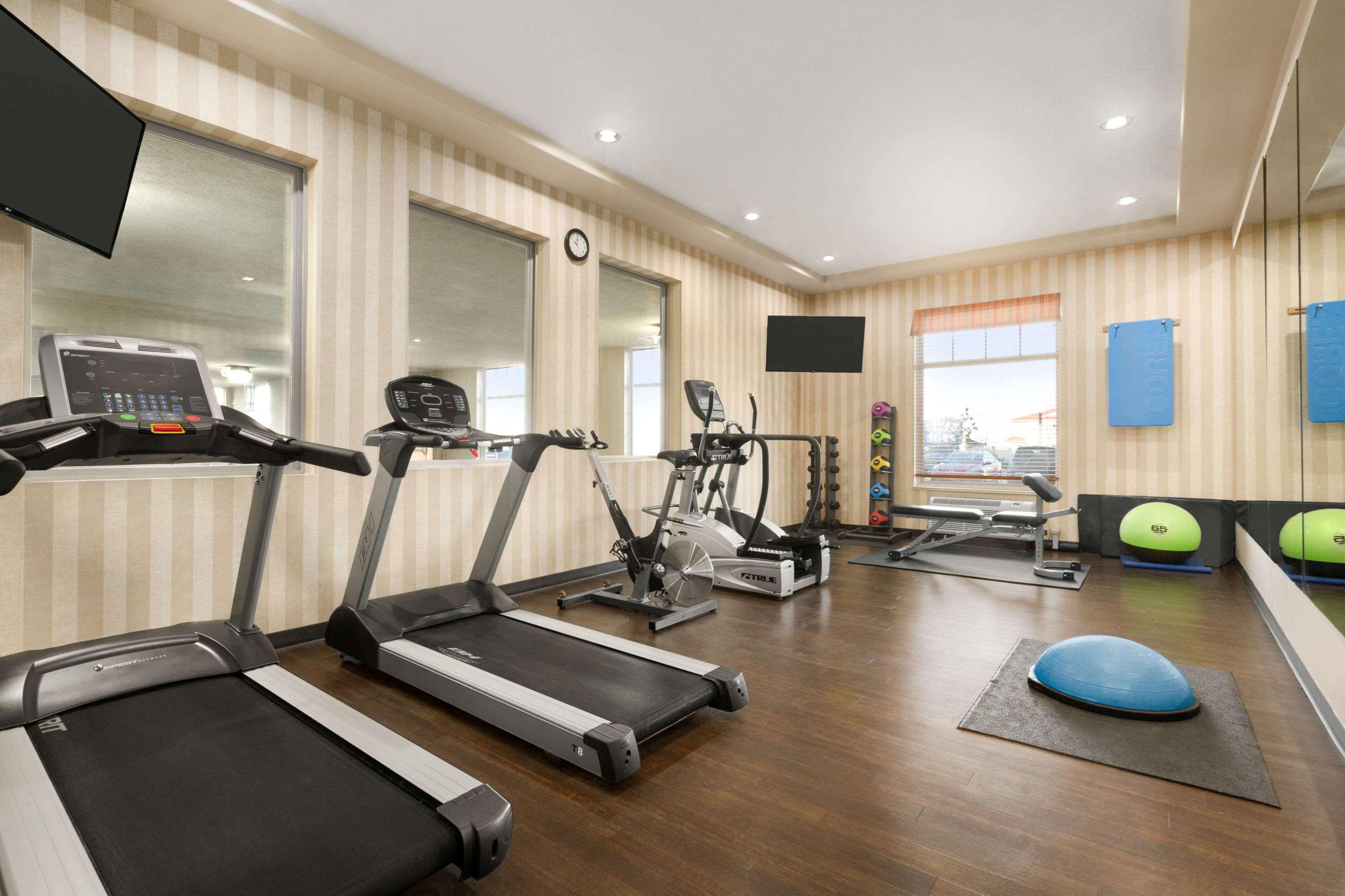Days Inn & Suites By Wyndham Edmonton Airport Leduc Extérieur photo