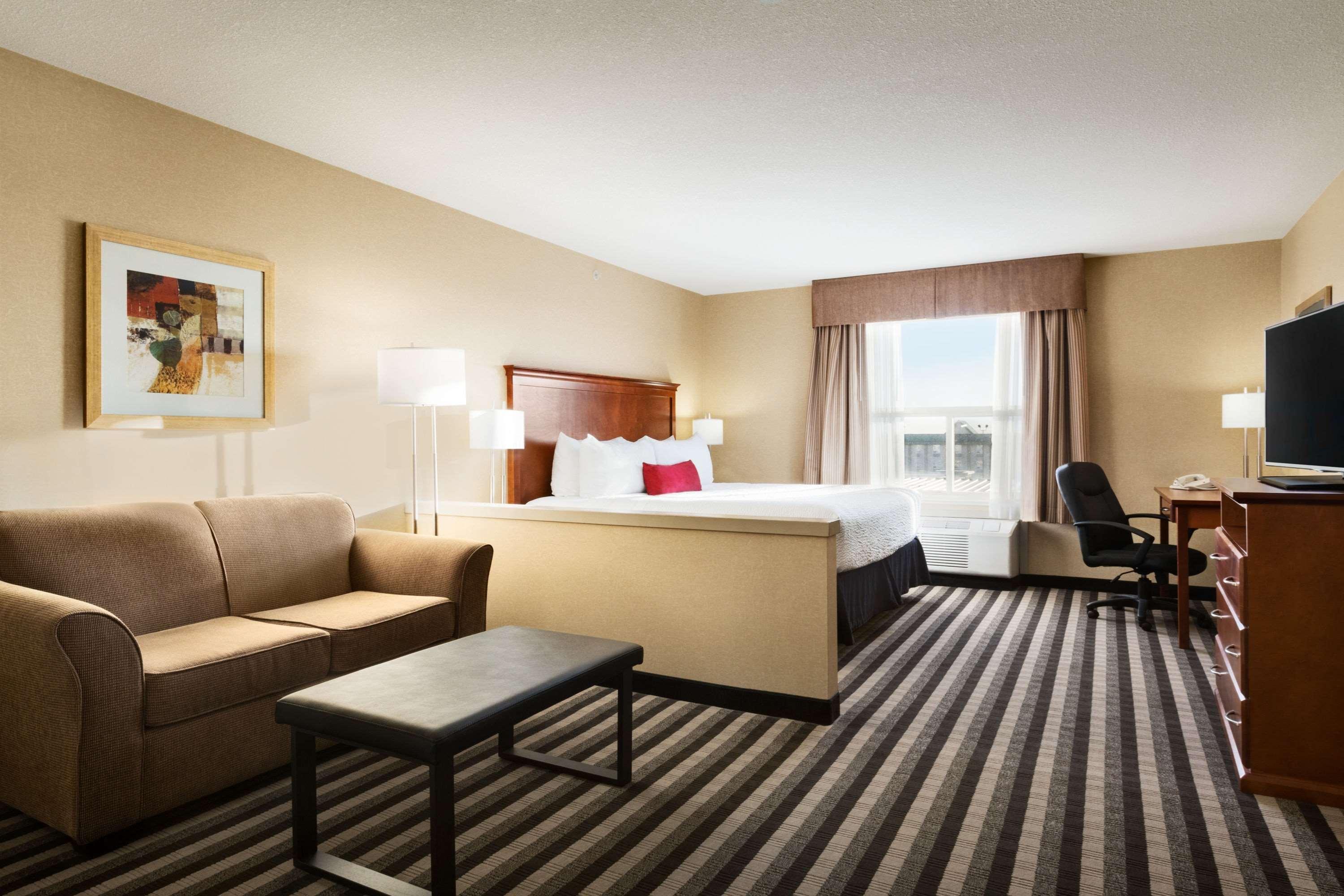 Days Inn & Suites By Wyndham Edmonton Airport Leduc Extérieur photo