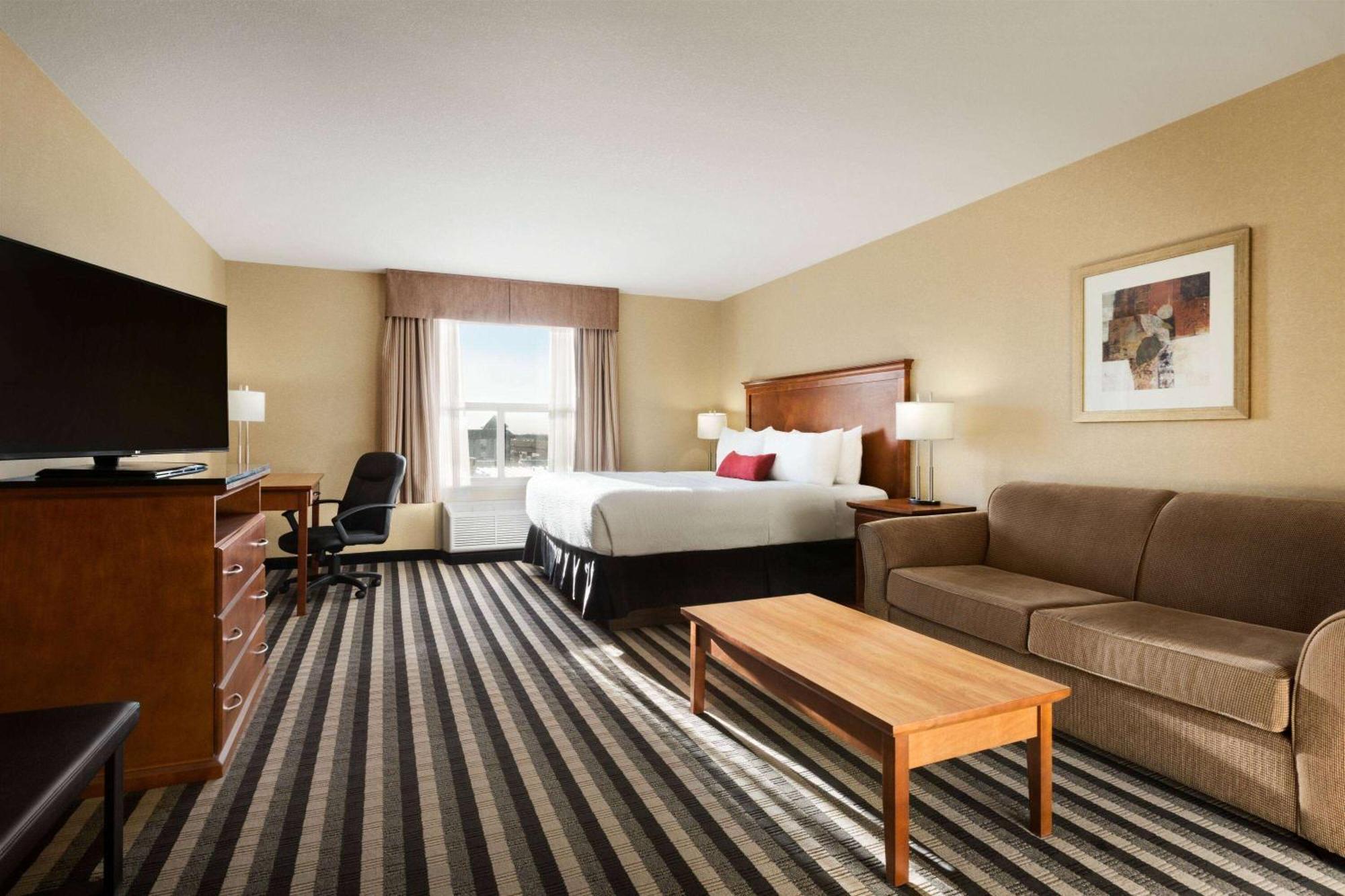 Days Inn & Suites By Wyndham Edmonton Airport Leduc Extérieur photo