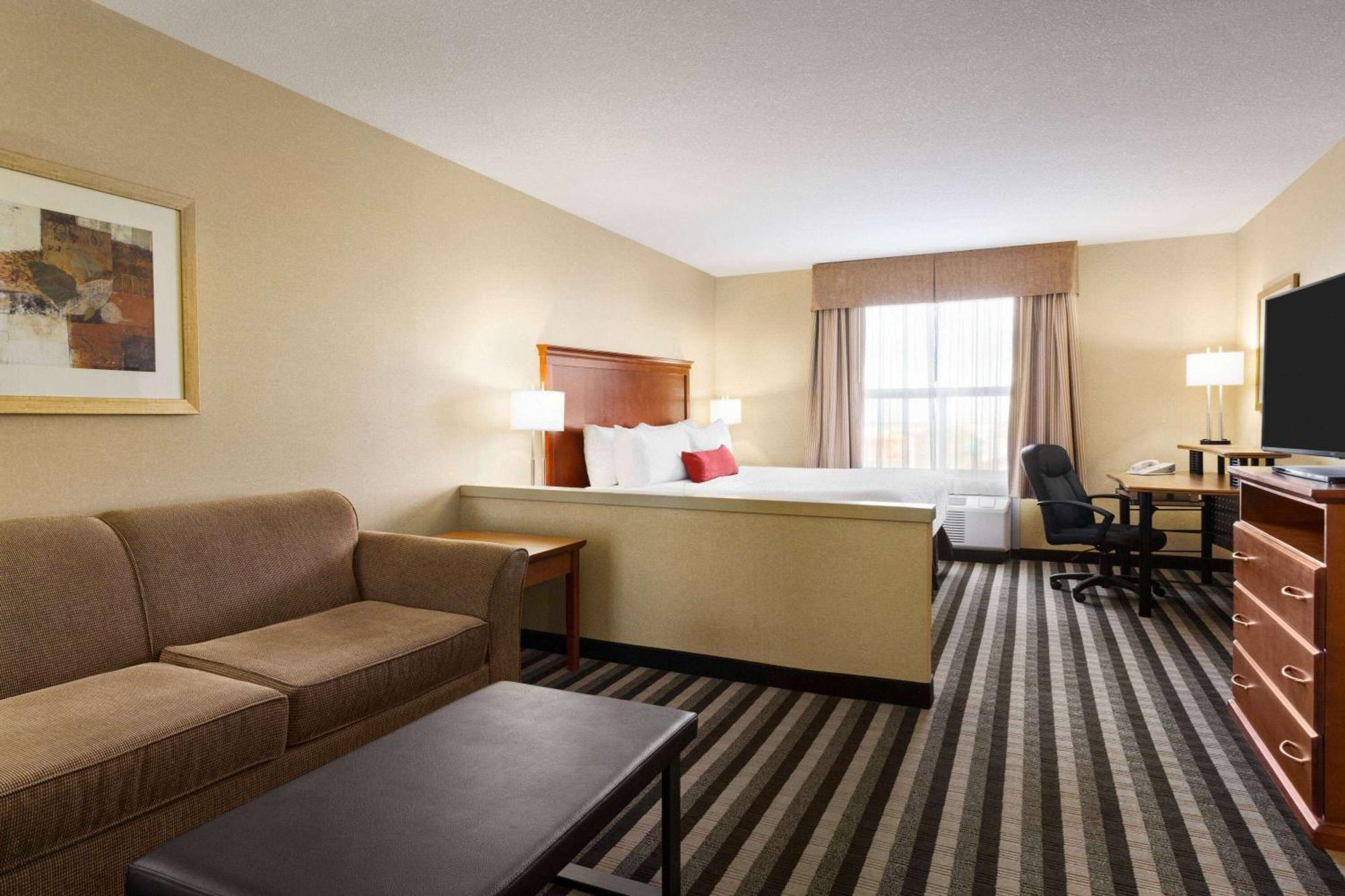 Days Inn & Suites By Wyndham Edmonton Airport Leduc Extérieur photo