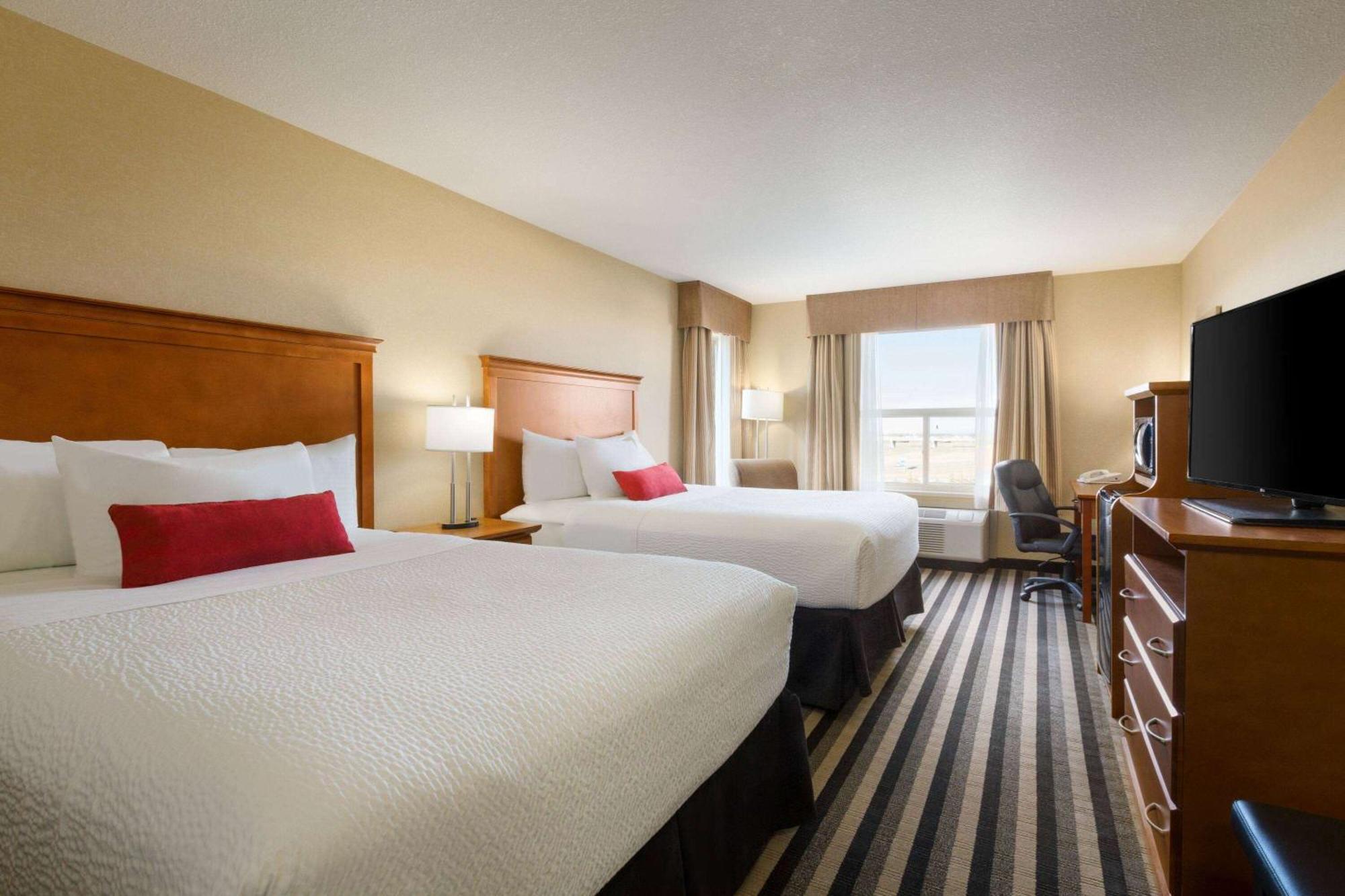Days Inn & Suites By Wyndham Edmonton Airport Leduc Extérieur photo