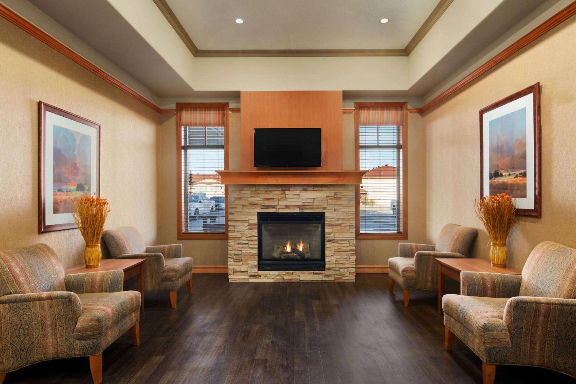 Days Inn & Suites By Wyndham Edmonton Airport Leduc Extérieur photo