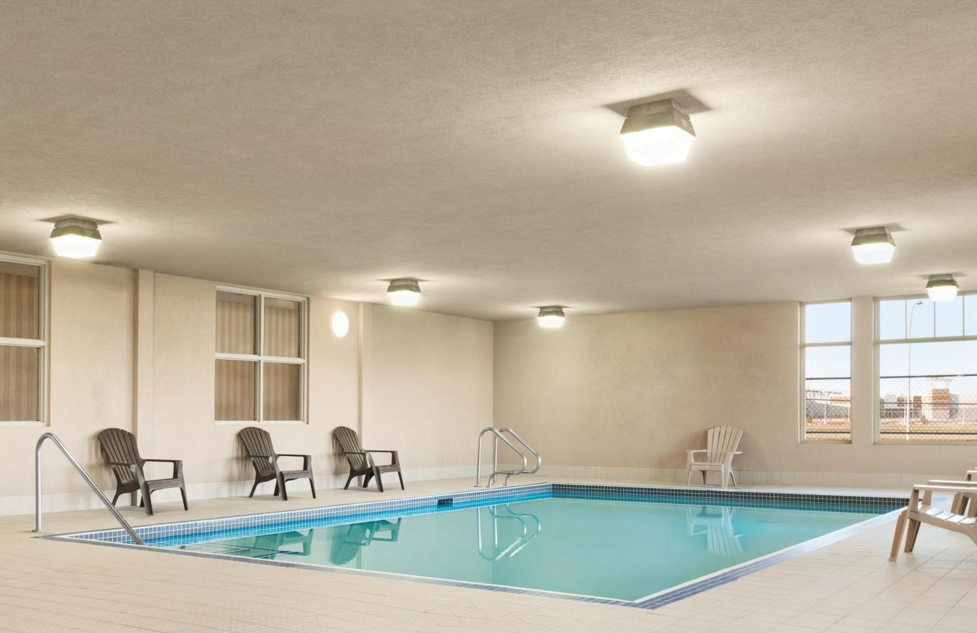 Days Inn & Suites By Wyndham Edmonton Airport Leduc Extérieur photo