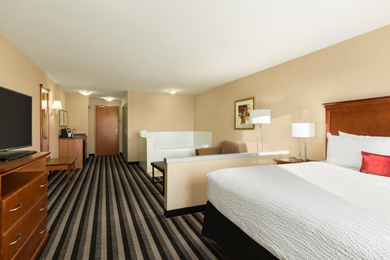 Days Inn & Suites By Wyndham Edmonton Airport Leduc Extérieur photo