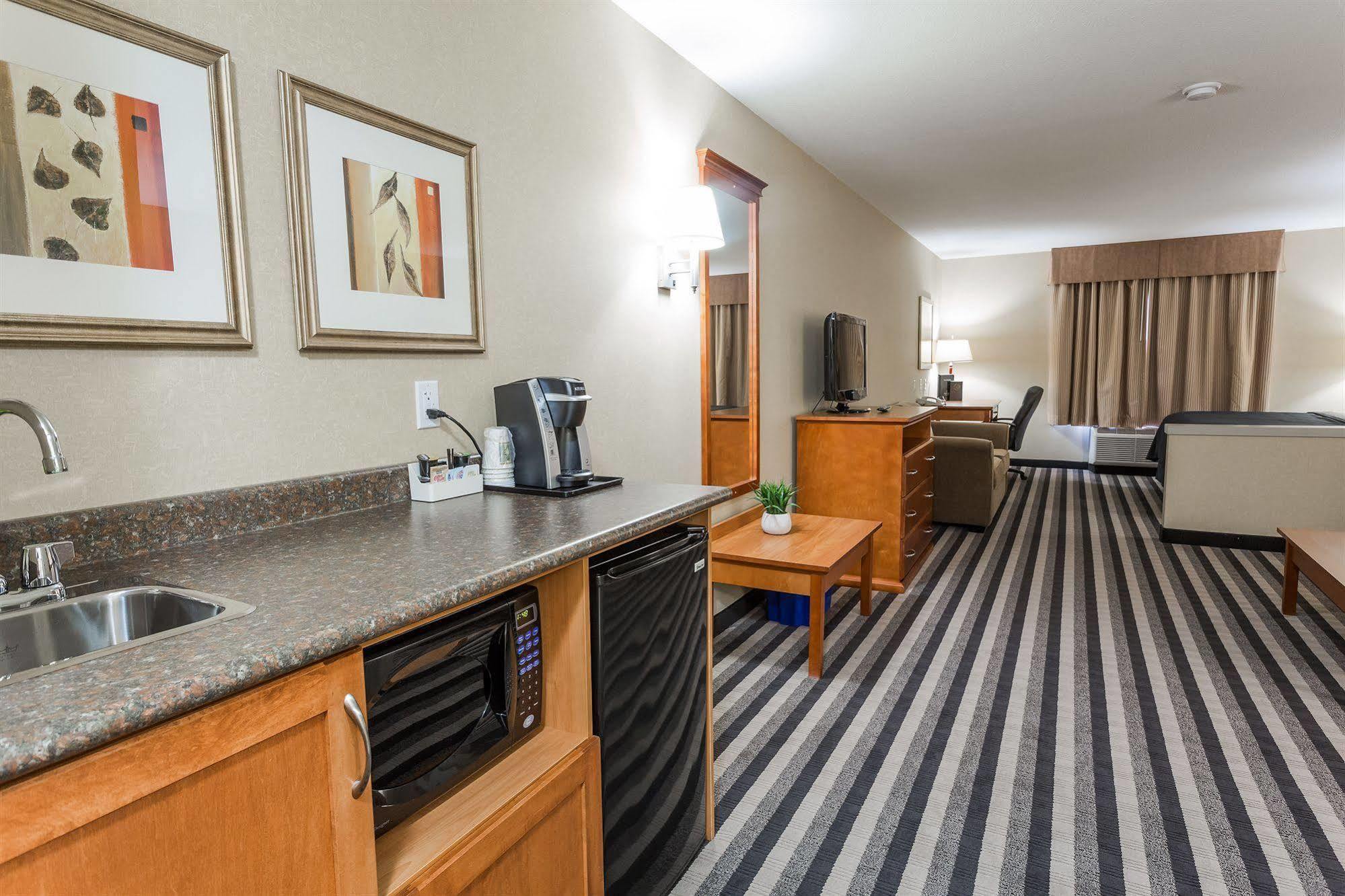 Days Inn & Suites By Wyndham Edmonton Airport Leduc Extérieur photo