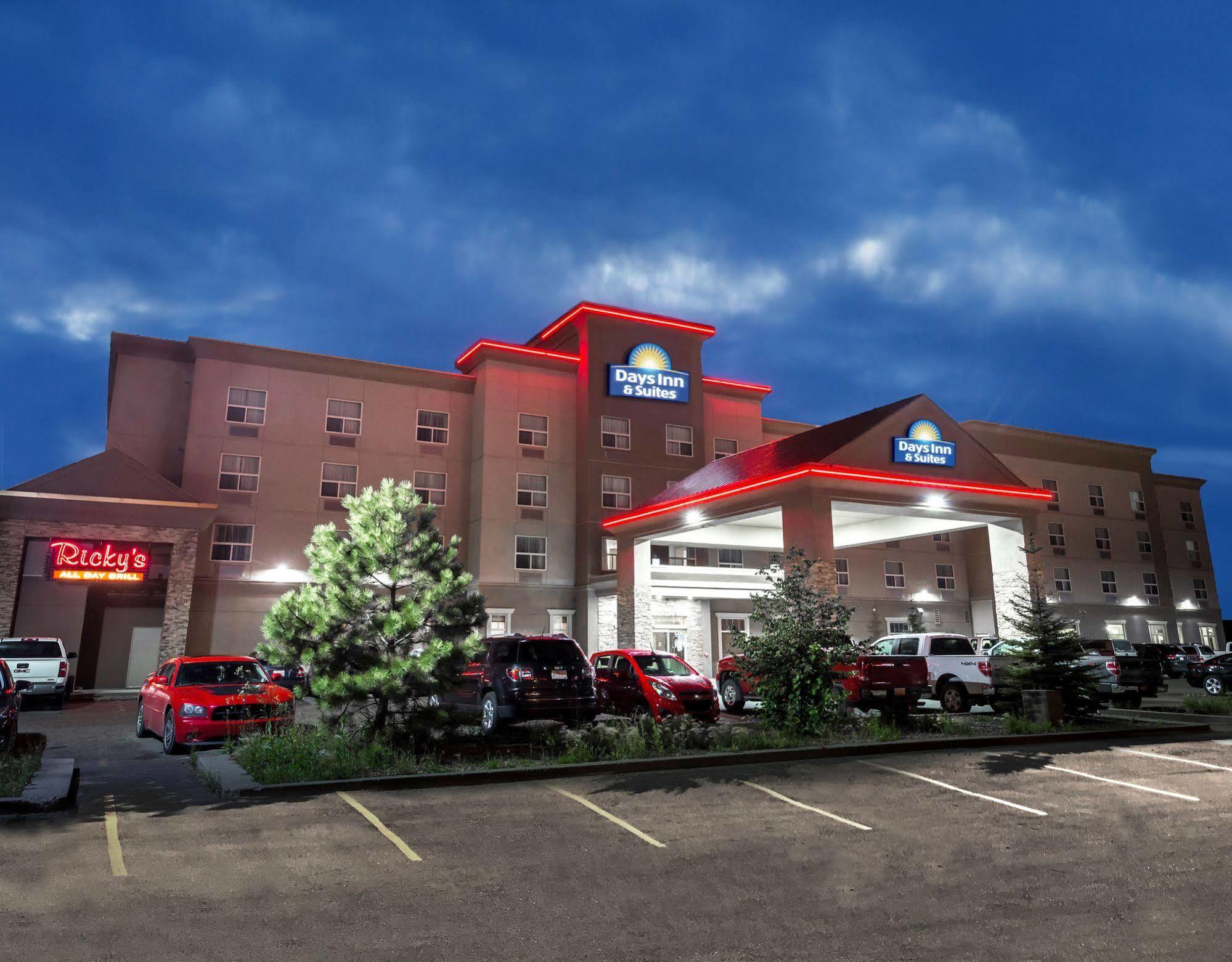 Days Inn & Suites By Wyndham Edmonton Airport Leduc Extérieur photo