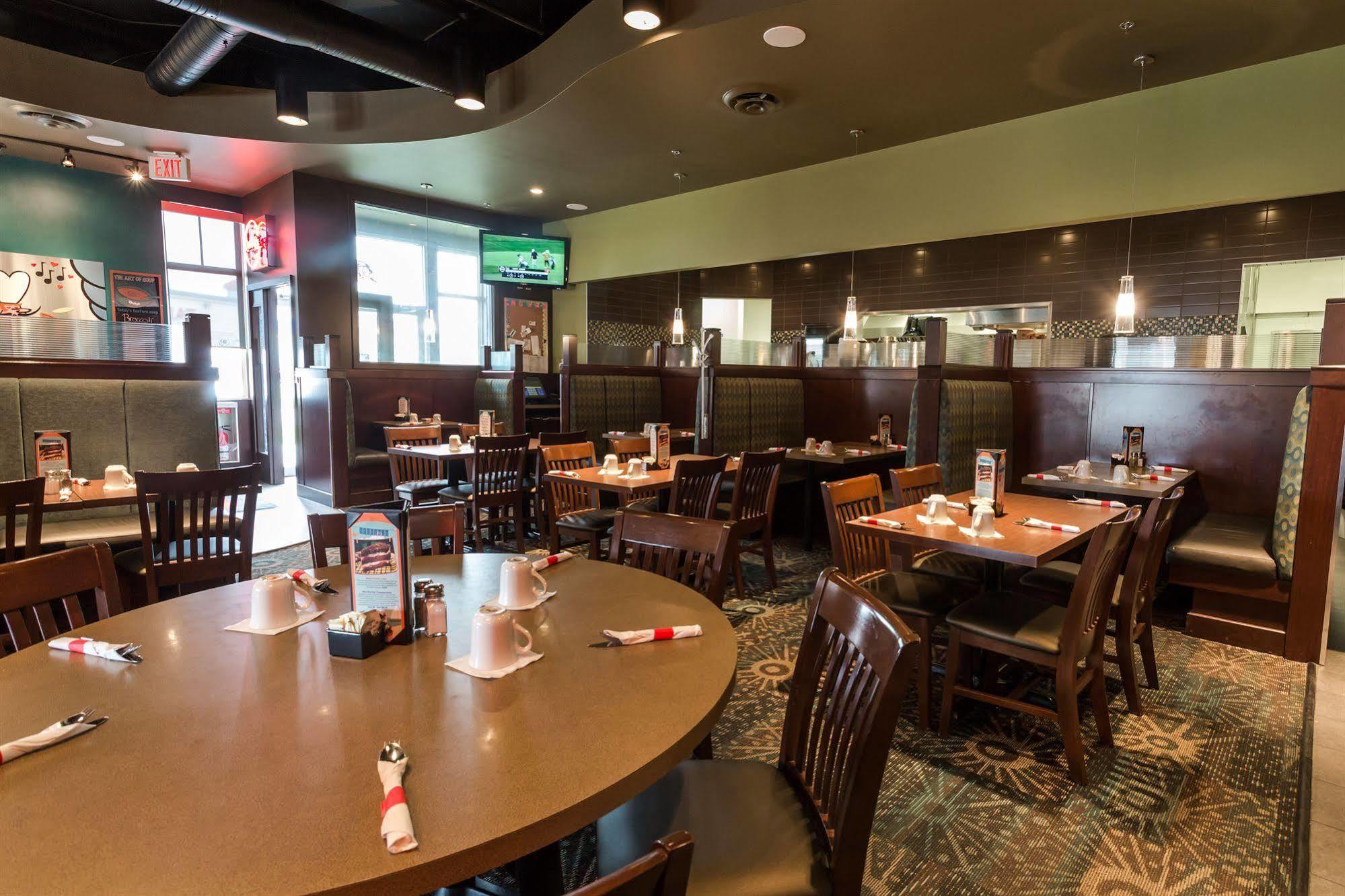 Days Inn & Suites By Wyndham Edmonton Airport Leduc Extérieur photo